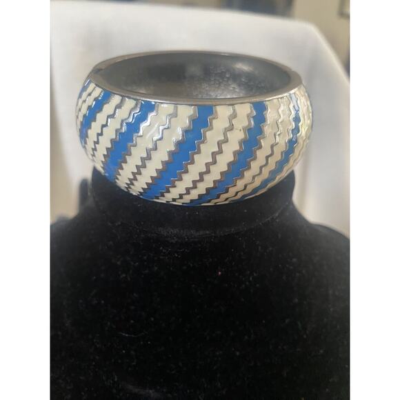 Vintage Silver Tone, Blue and Cream Enamel Spring Loaded Bracelet - Picture 2 of 9